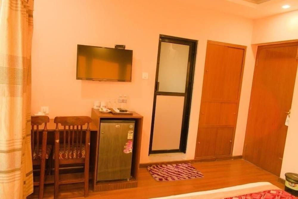 Bojinee Nagarkot Resort Kamer foto